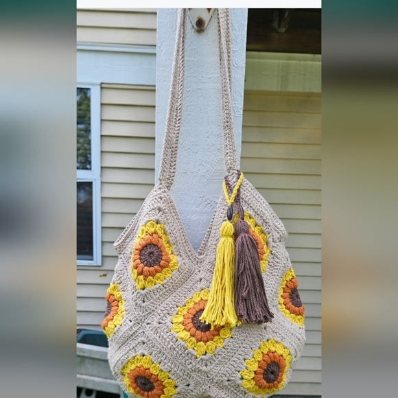 Handmade Crochet sunflower design Shoulder Bag - Picture 6 of 17